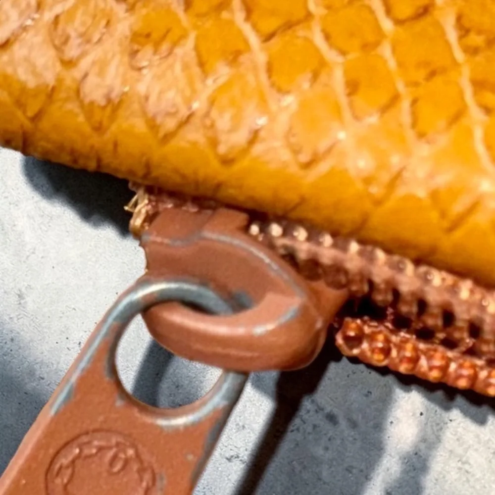 MUNDI small vintage Tan leather clean Crossbody Bag with Flap Closure - Picture 13 of 13